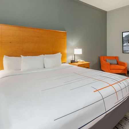 La Quinta By Wyndham Bridgeport Hotel Buitenkant foto