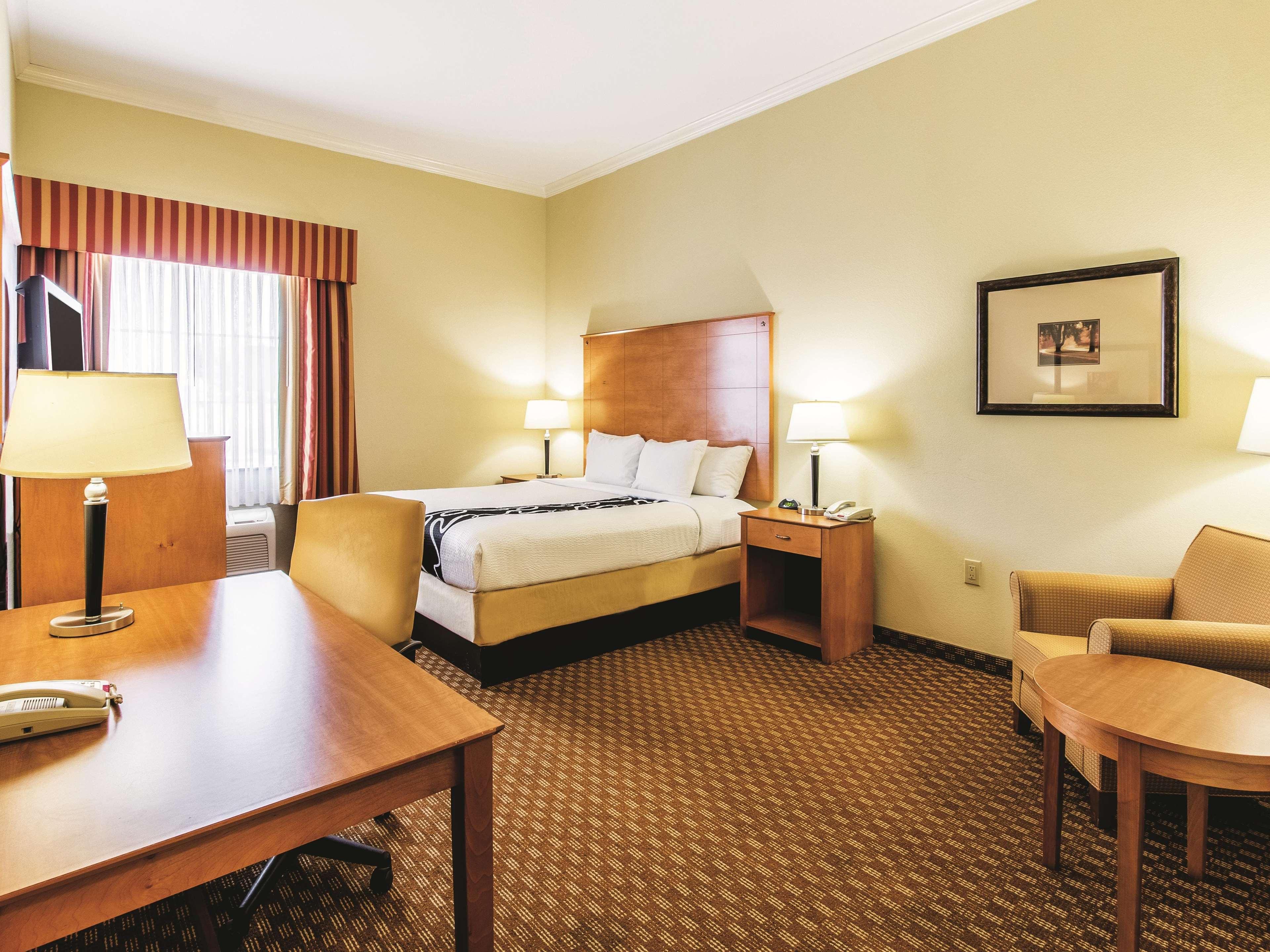 La Quinta By Wyndham Bridgeport Hotel Buitenkant foto