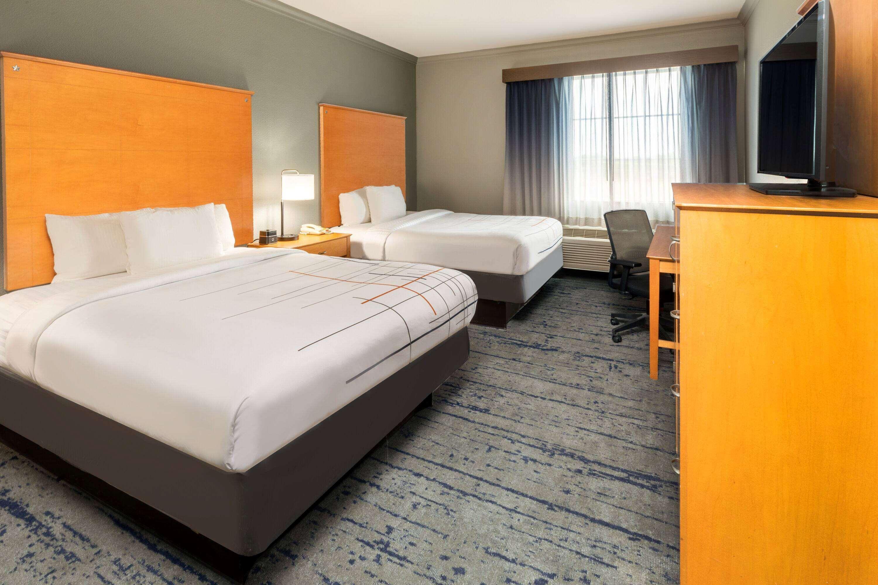 La Quinta By Wyndham Bridgeport Hotel Buitenkant foto