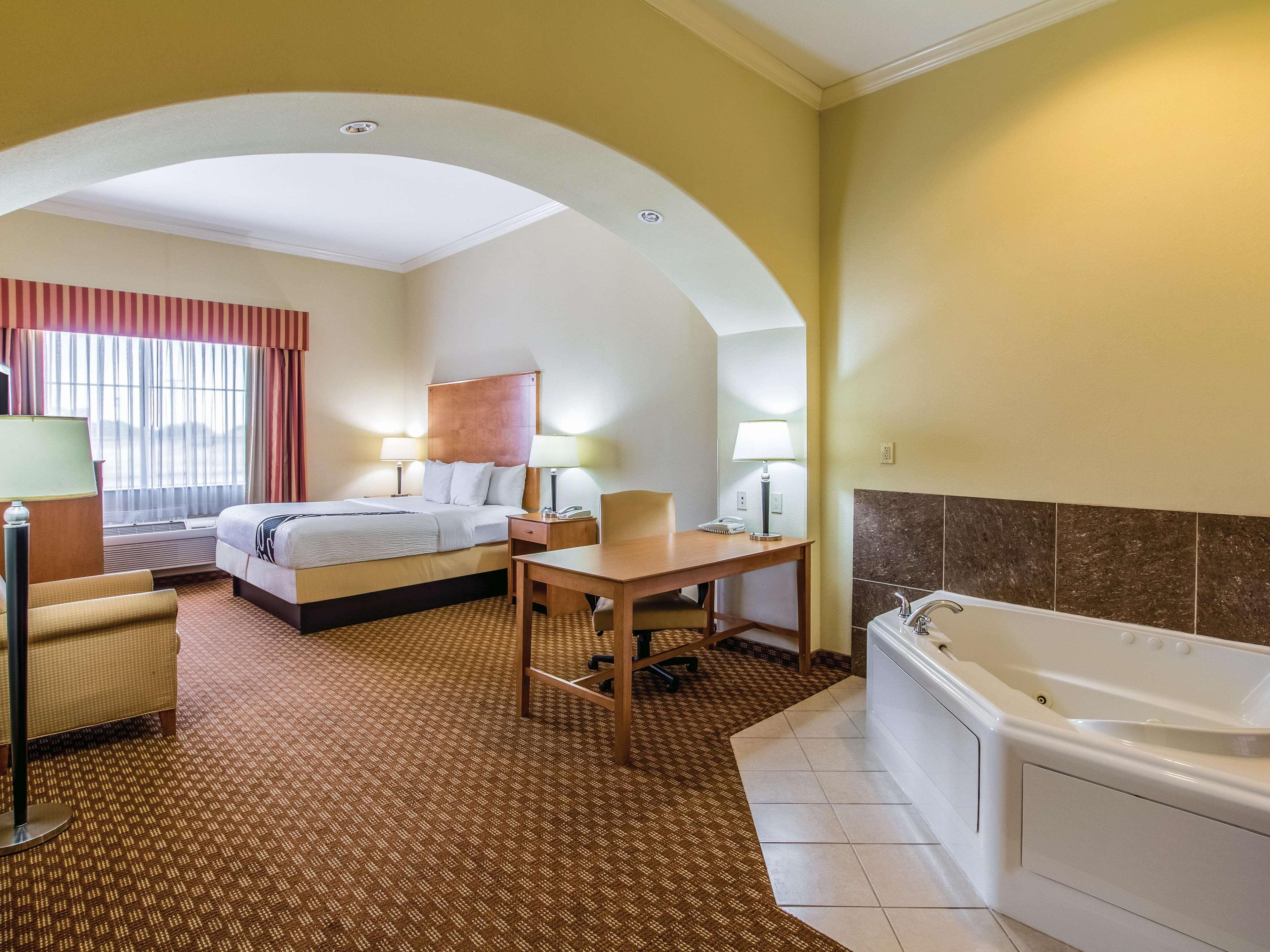 La Quinta By Wyndham Bridgeport Hotel Buitenkant foto