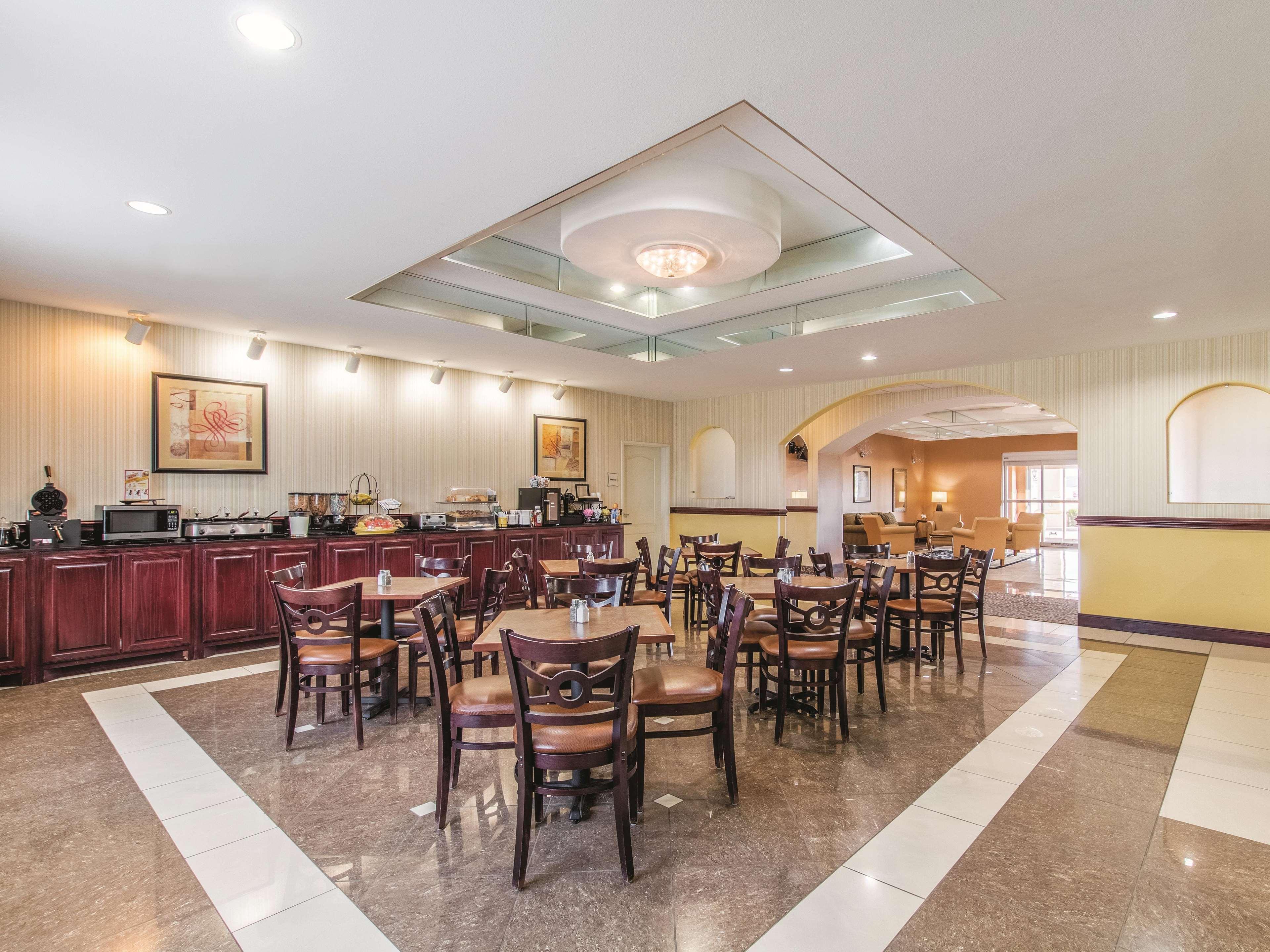La Quinta By Wyndham Bridgeport Hotel Buitenkant foto