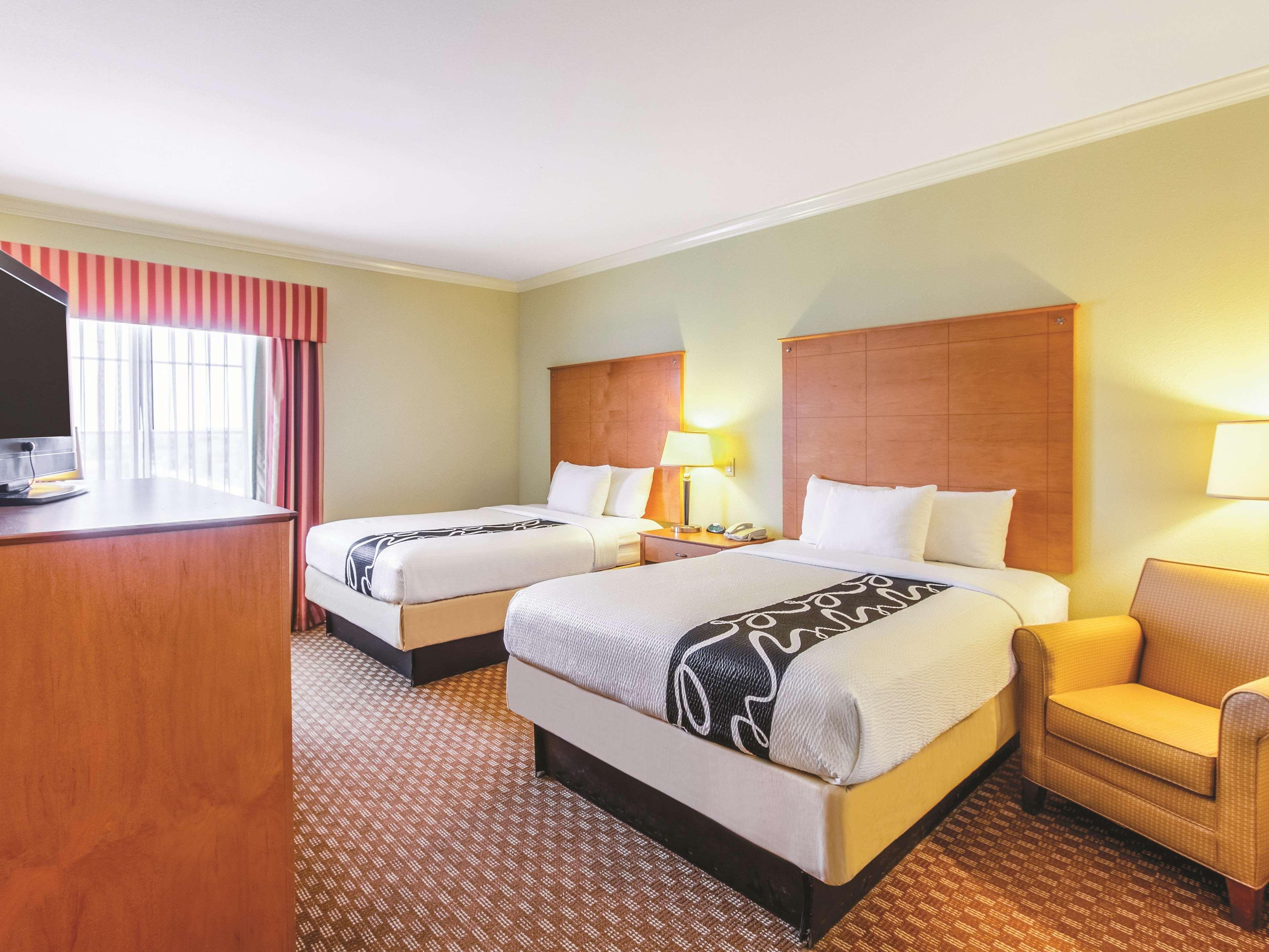 La Quinta By Wyndham Bridgeport Hotel Buitenkant foto