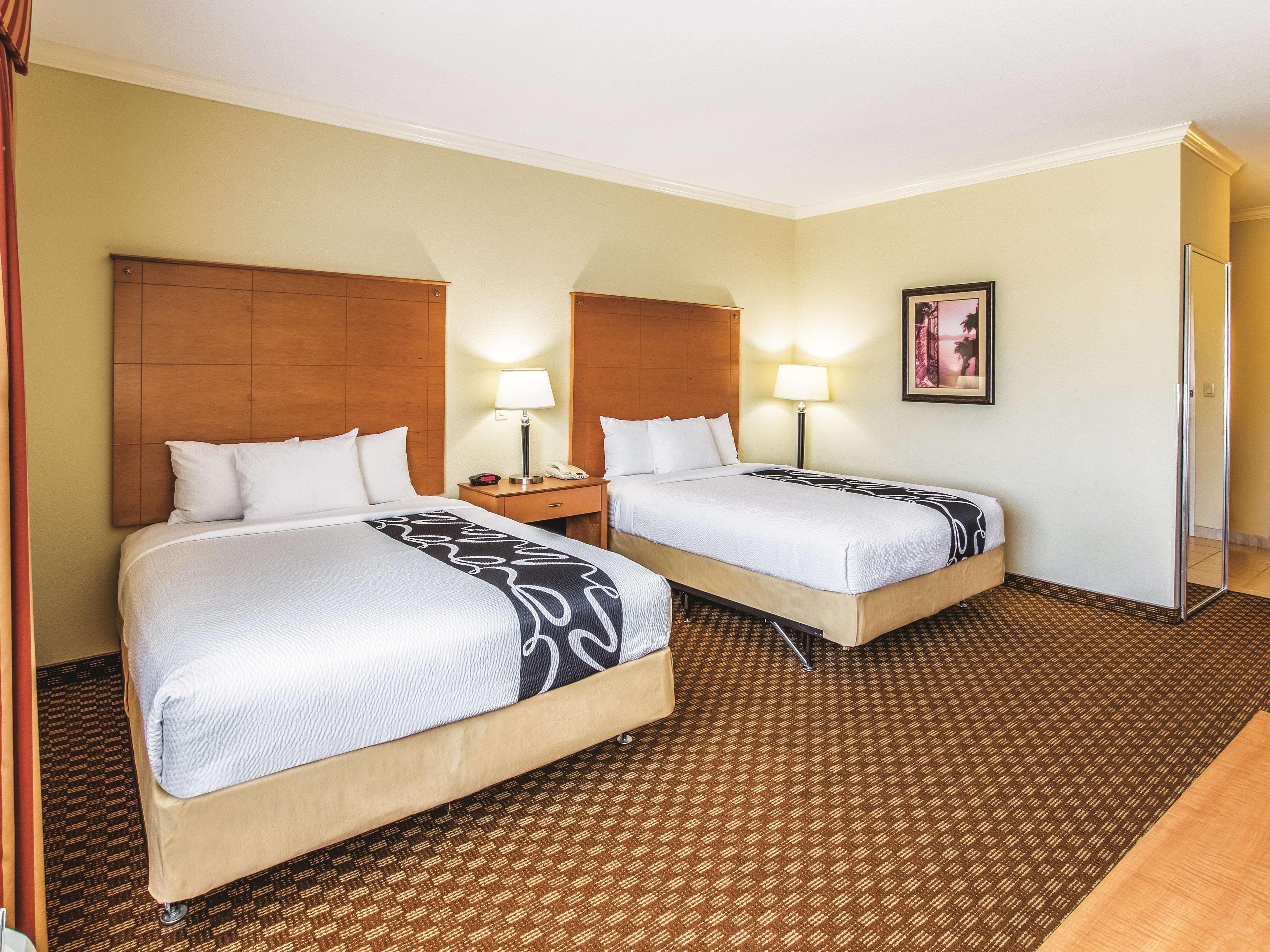 La Quinta By Wyndham Bridgeport Hotel Buitenkant foto