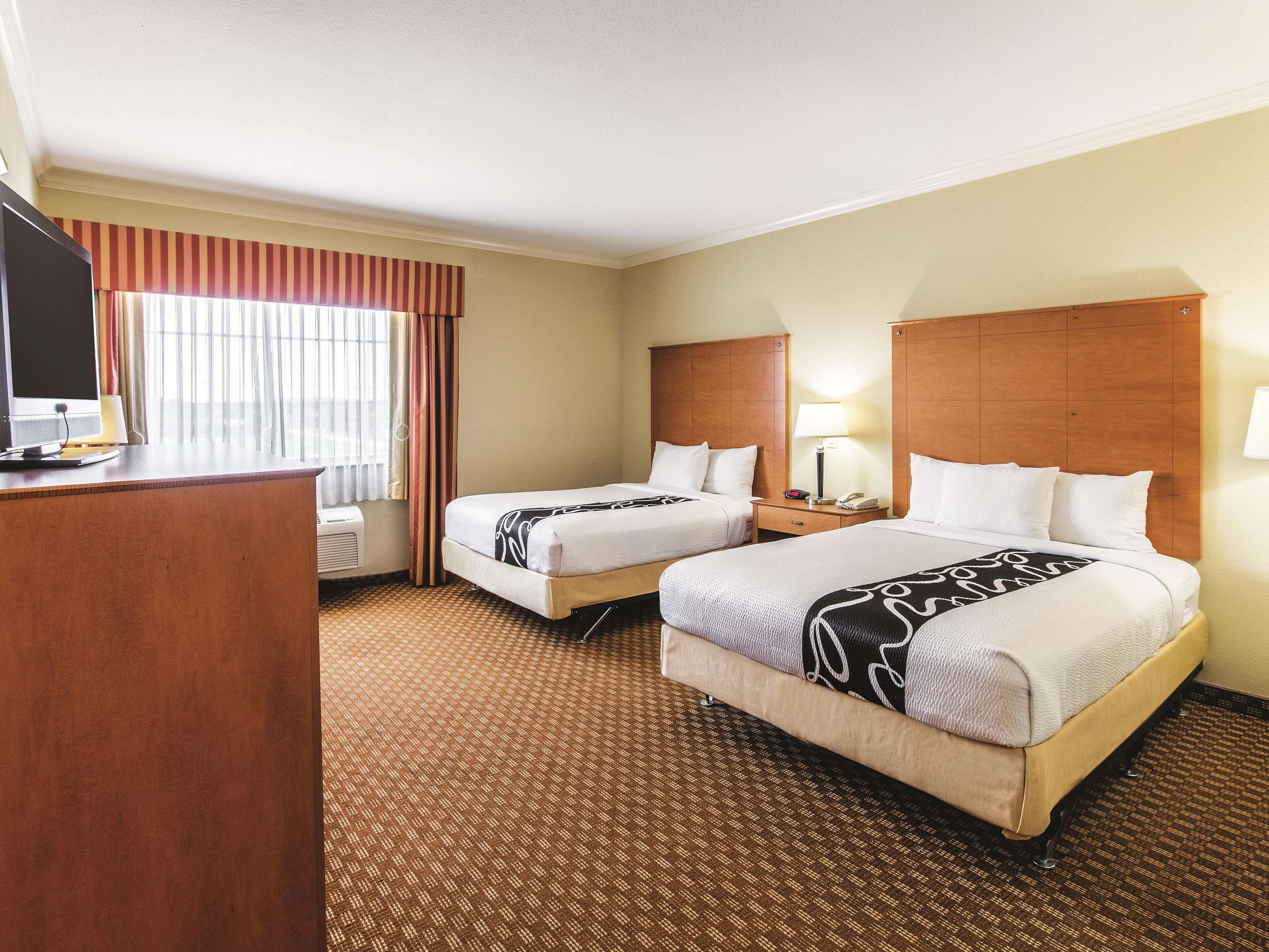 La Quinta By Wyndham Bridgeport Hotel Buitenkant foto