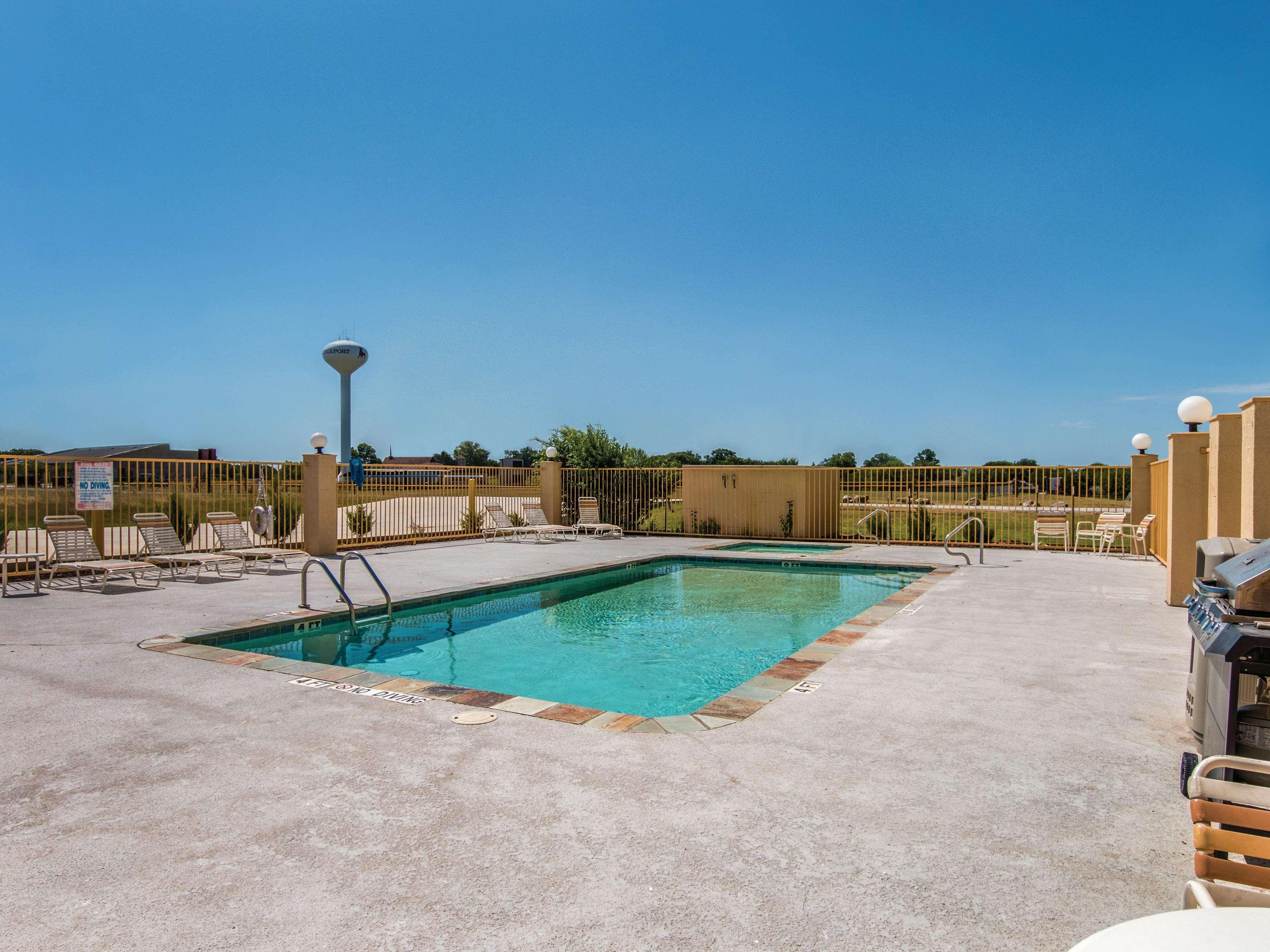 La Quinta By Wyndham Bridgeport Hotel Buitenkant foto