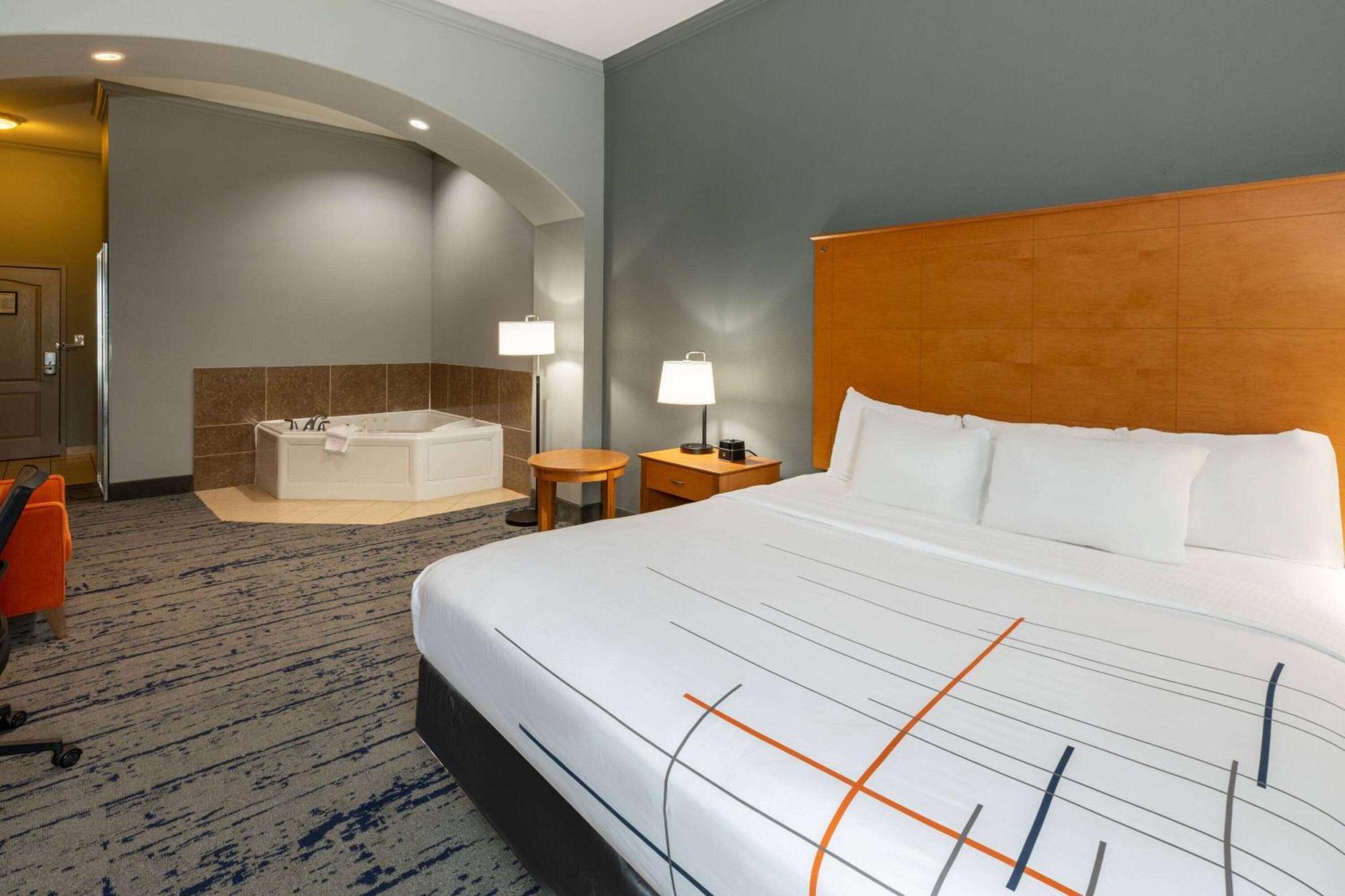 La Quinta By Wyndham Bridgeport Hotel Buitenkant foto