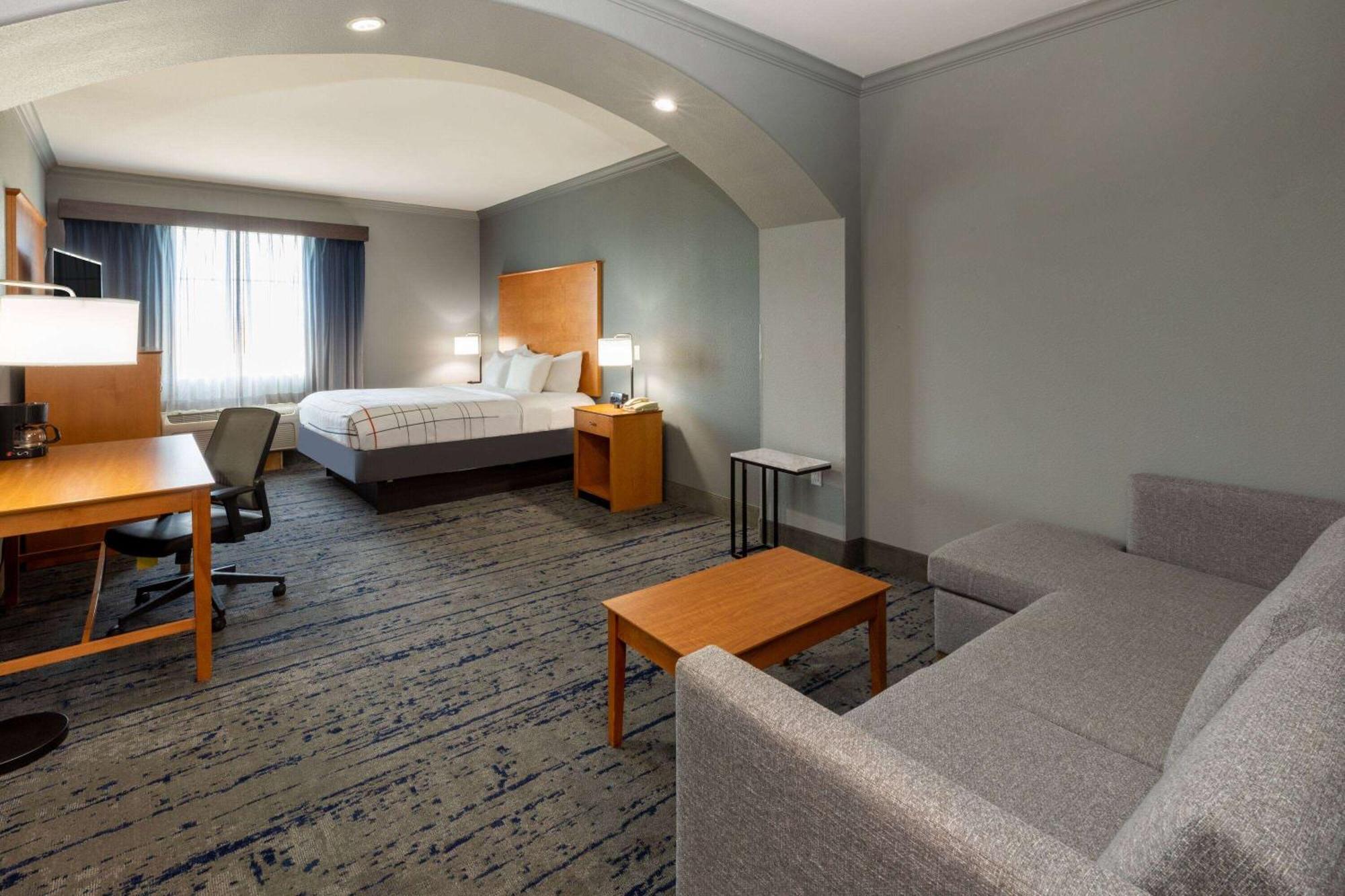 La Quinta By Wyndham Bridgeport Hotel Buitenkant foto